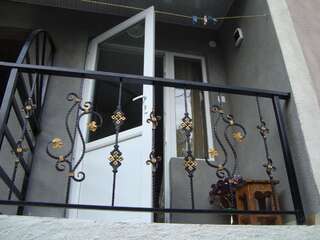 Гостевой дом Irakli Guesthouse Боржоми Двухместный номер с 2 отдельными кроватями и балконом-3