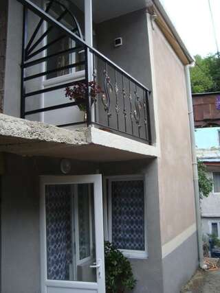 Гостевой дом Irakli Guesthouse Боржоми Двухместный номер с 2 отдельными кроватями и балконом-21