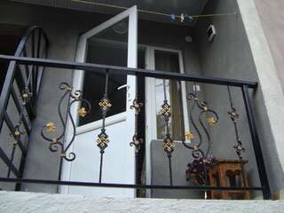 Гостевой дом Irakli Guesthouse Боржоми Двухместный номер с 2 отдельными кроватями и балконом-26