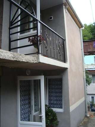 Гостевой дом Irakli Guesthouse Боржоми Двухместный номер с 2 отдельными кроватями и балконом-45